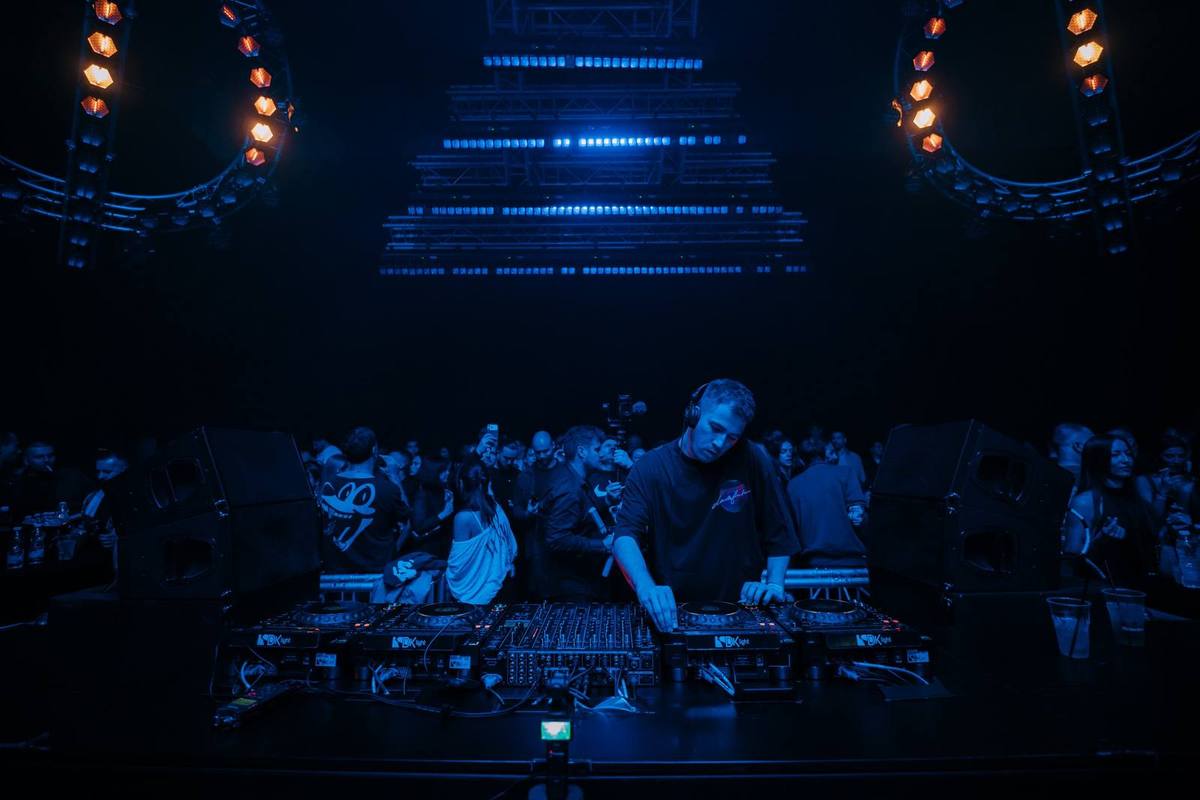 ADAM TEN AT HANGAR — ØOMO archive photo 22